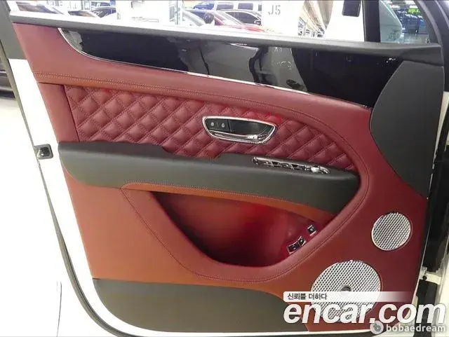 Bentley Bentayga 2022 — Photo 19/20