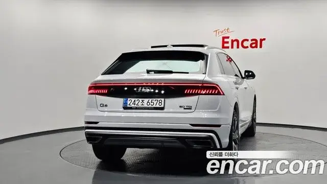 Audi Q8 2021 — ფოტო 15/20