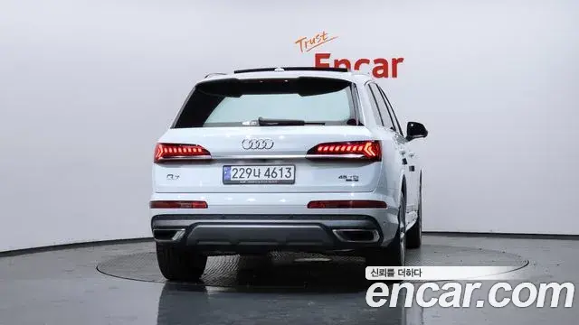 Audi Q7 2023 — Photo 3/38