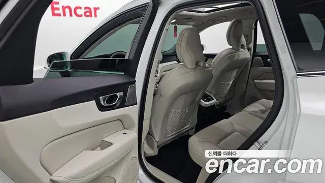 Volvo XC60 2026 — Photo 34/35