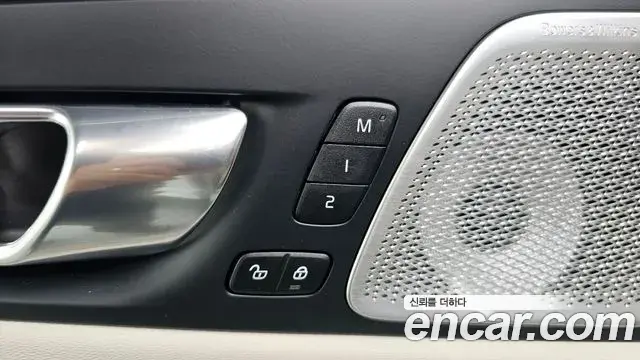 Volvo XC60 2026 — Photo 18/35