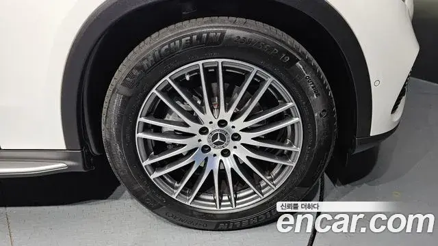Mercedes-Benz GLC-Class 2025 — Photo 13/31