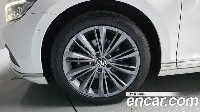 Volkswagen Passat GT 2022 — Şəkil 14/33