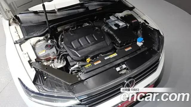 Volkswagen Passat GT 2022 — Şəkil 31/33
