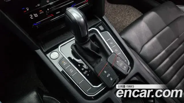 Volkswagen Passat GT 2022 — Şəkil 32/33