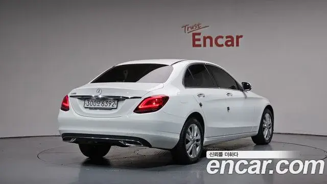 Mercedes-Benz C-Class 2020 — Şəkil 25/34