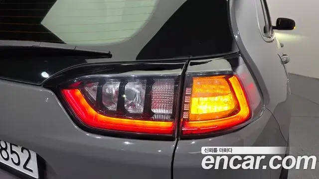 Jeep Cherokee 2021 — ფოტო 17/32