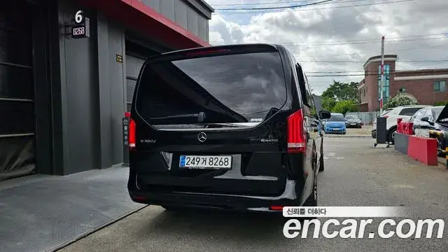 Mercedes-Benz V-Class 2023 — Фото 4/20