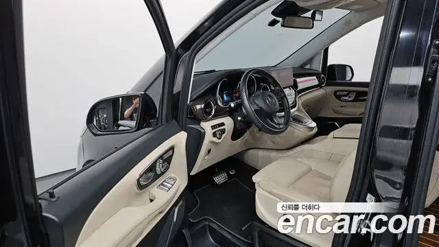 Mercedes-Benz V-Class 2023 — Фото 10/20