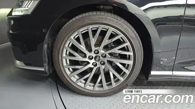 Audi A8 2021 — Photo 5/33