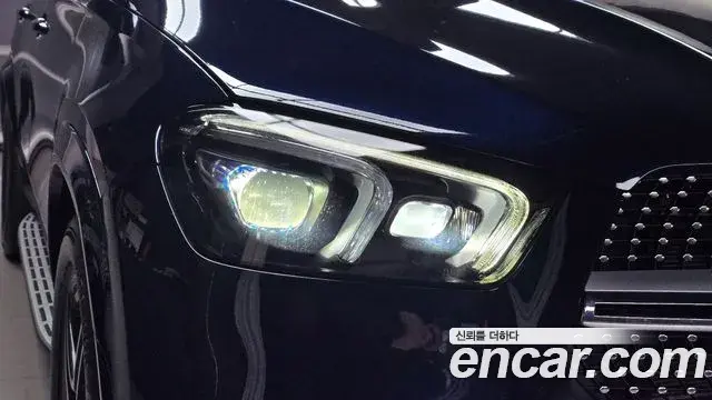 Mercedes-Benz GLE-Class 2021 — Photo 22/32