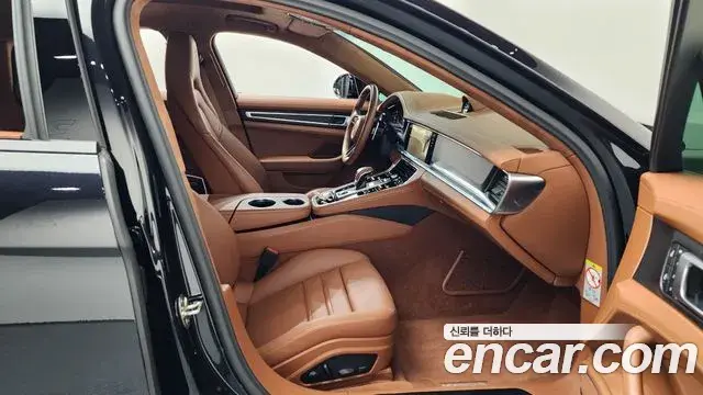 Porsche Panamera 2023 — ფოტო 33/38