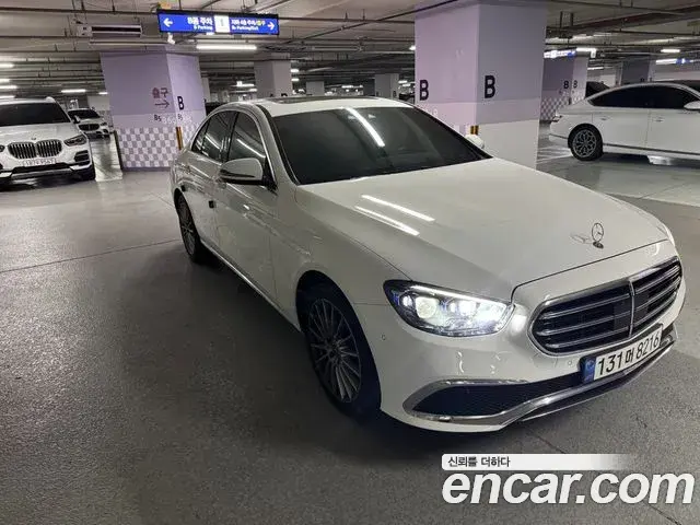 Mercedes-Benz E-Class 2021 — Photo 10/12