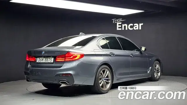 BMW 5 Series 2018 — ფოტო 10/20