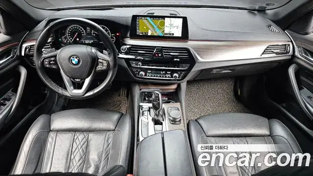 BMW 5 Series 2018 — ფოტო 19/20