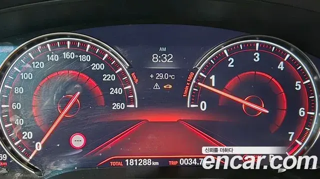 BMW 5 Series 2018 — ფოტო 12/20