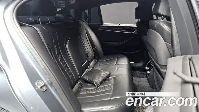 BMW 5 Series 2018 — ფოტო 1/20