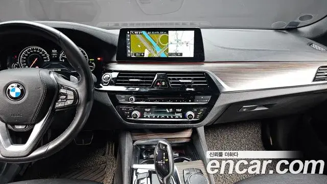 BMW 5 Series 2018 — ფოტო 2/20