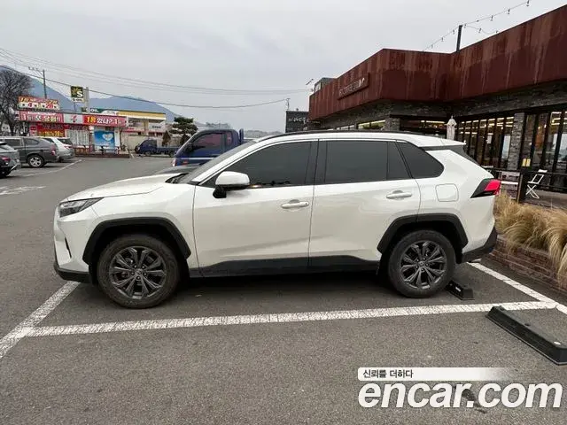 Toyota RAV4 2022 — Photo 4/6
