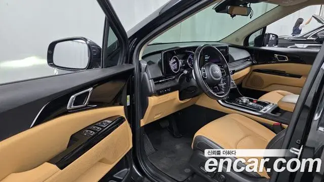 Kia Carnival 2023 — Şəkil 24/33