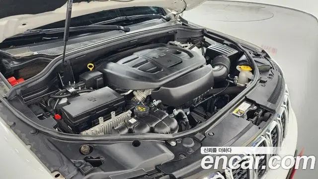 Jeep Grand Cherokee 2021 — Photo 17/37