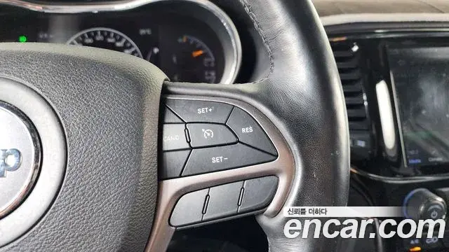 Jeep Grand Cherokee 2021 — Photo 19/37