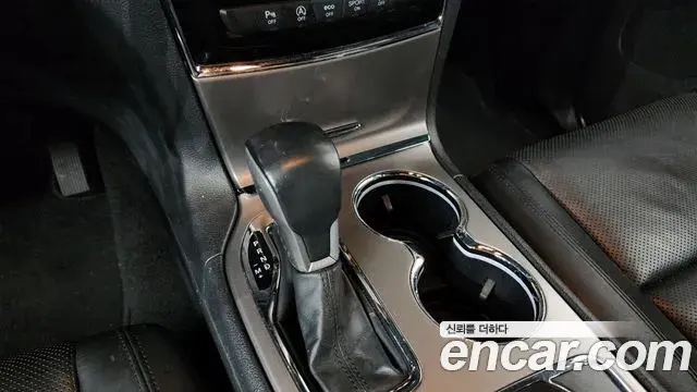 Jeep Grand Cherokee 2021 — Photo 25/37
