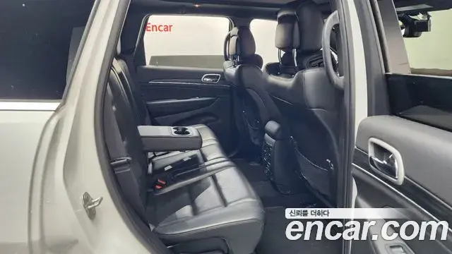 Jeep Grand Cherokee 2021 — Photo 18/37