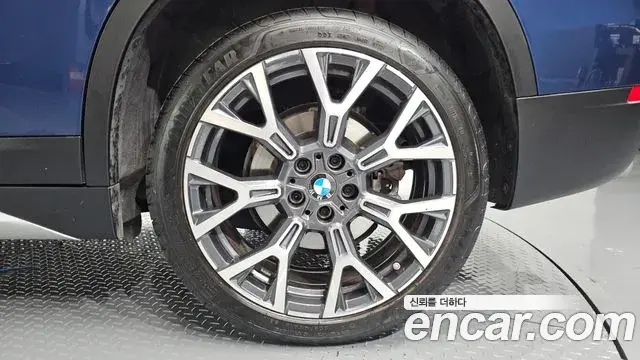 BMW X1 2022 — Şəkil 18/33