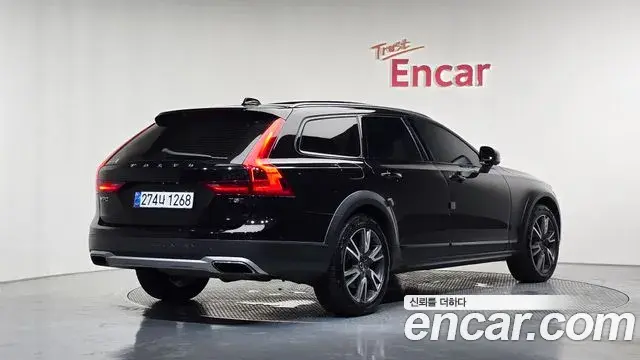 Volvo V90 Cross Country 2018 — ფოტო 22/32