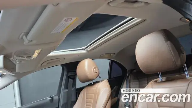 Mercedes-Benz E-Class 2019 — ფოტო 21/30