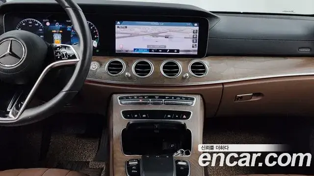 Mercedes-Benz E-Class 2023 — Фото 14/20