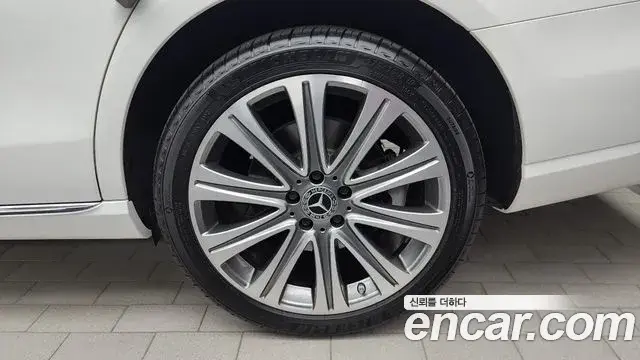 Mercedes-Benz E-Class 2023 — ფოტო 3/33