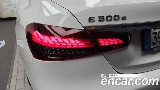 Mercedes-Benz E-Class 2023 — ფოტო 24/33