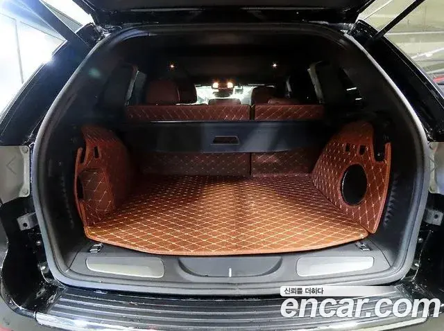 Jeep Grand Cherokee 2021 — Photo 17/20