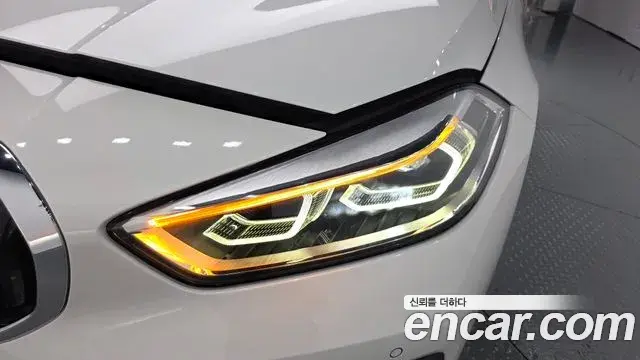 BMW 1 Series 2021 — Şəkil 31/36