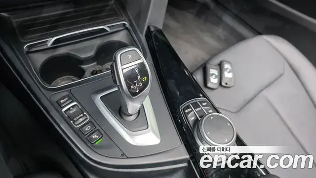 BMW 4 Series 2019 — Şəkil 28/32