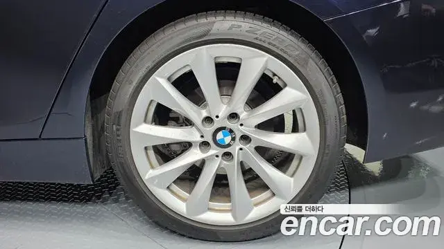 BMW 4 Series 2019 — Şəkil 24/32