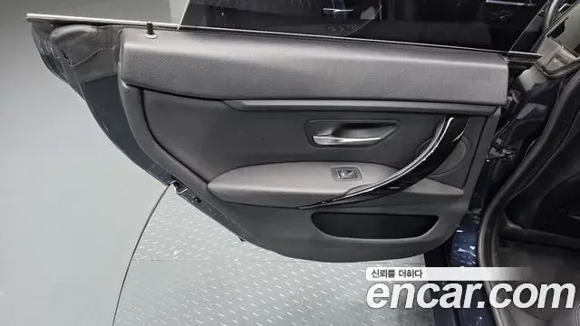 BMW 4 Series 2019 — Şəkil 13/32