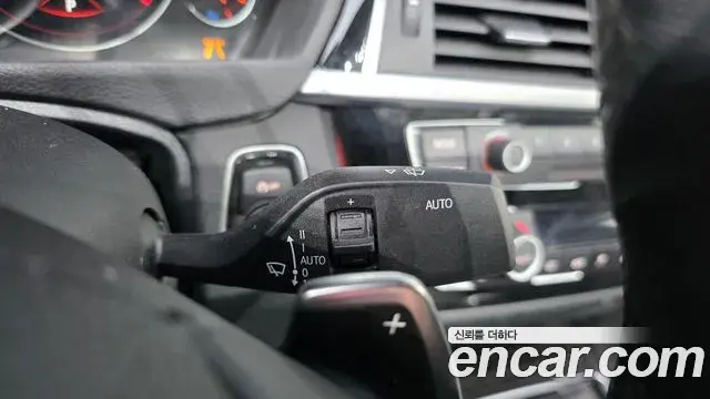 BMW 4 Series 2019 — Şəkil 10/32