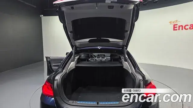BMW 4 Series 2019 — Şəkil 22/32