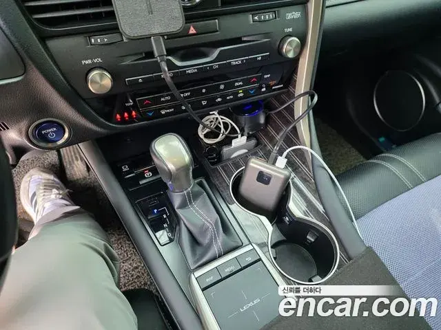 Lexus RX450h 2022 — Şəkil 10/12