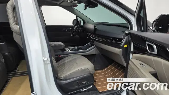 Kia Carnival 2024 — Şəkil 25/33