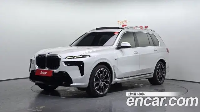 BMW X7 2024 — Фото 1/20