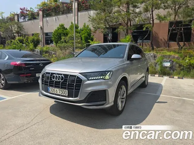 Audi Q7 2021 — Photo 4/14
