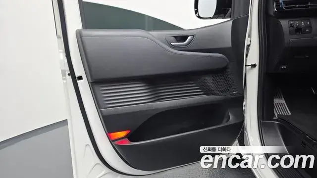 Hyundai Staria 2022 — ფოტო 15/31