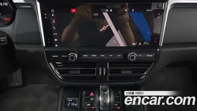 Porsche Macan 2019 — Şəkil 28/31