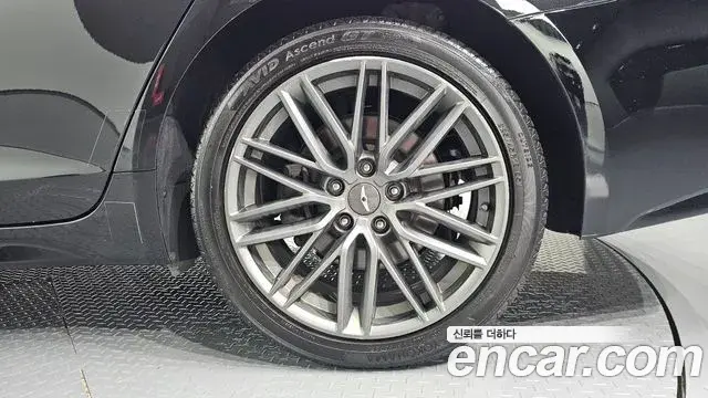 Genesis G70 2018 — ფოტო 12/35