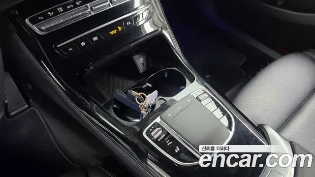 Mercedes-Benz EQC 2020 — ფოტო 15/35
