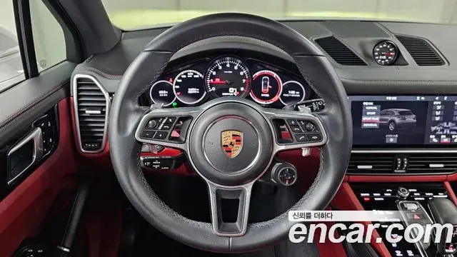 Porsche Cayenne 2020 — Photo 27/34